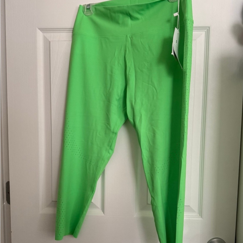 BuffBunny - Capri length leggings - Bright Green
